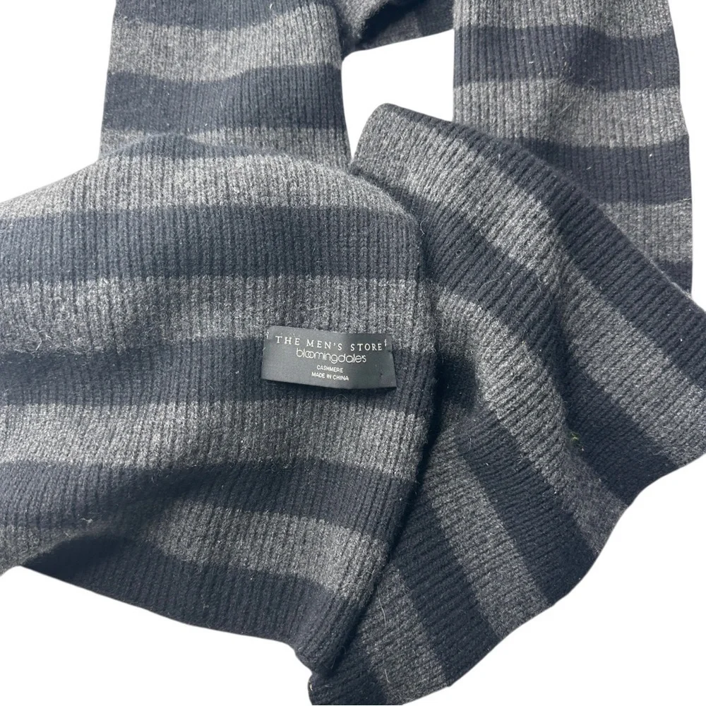 Cashmere Bloomingdales grey and black striped Scarf GUC